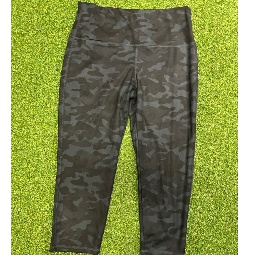 Danskin Womens XL Black Camo High Waisted Cropped Leggings Tonal Camouflage